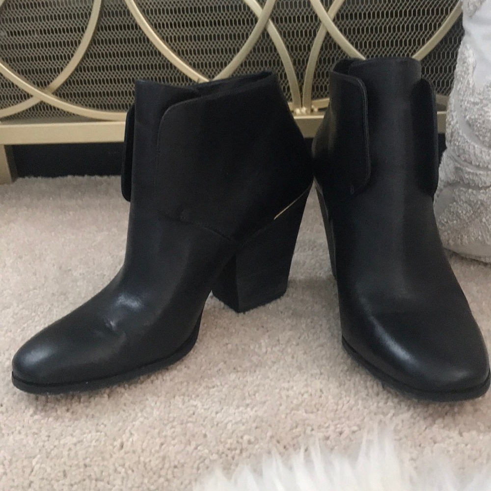 Gorgeous Cole Haan ankle Boots - Picture 2 of 7
